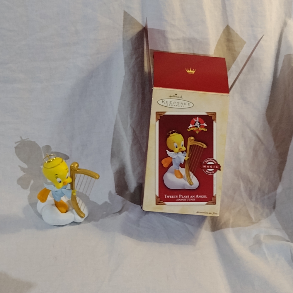 Hallmark Looney Tunes Tweety Angel Ornament - Picture 5 of 11